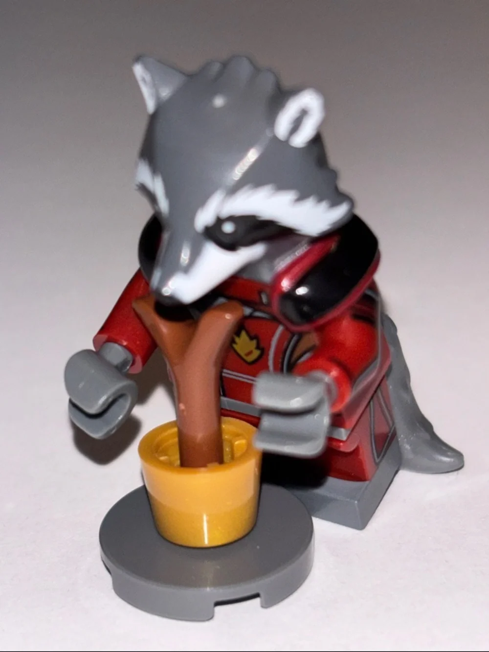 LEGO Rocket Raccoon Minifigure with Accessories Guardians of the Galaxy Raccoon - Picture 10 of 13